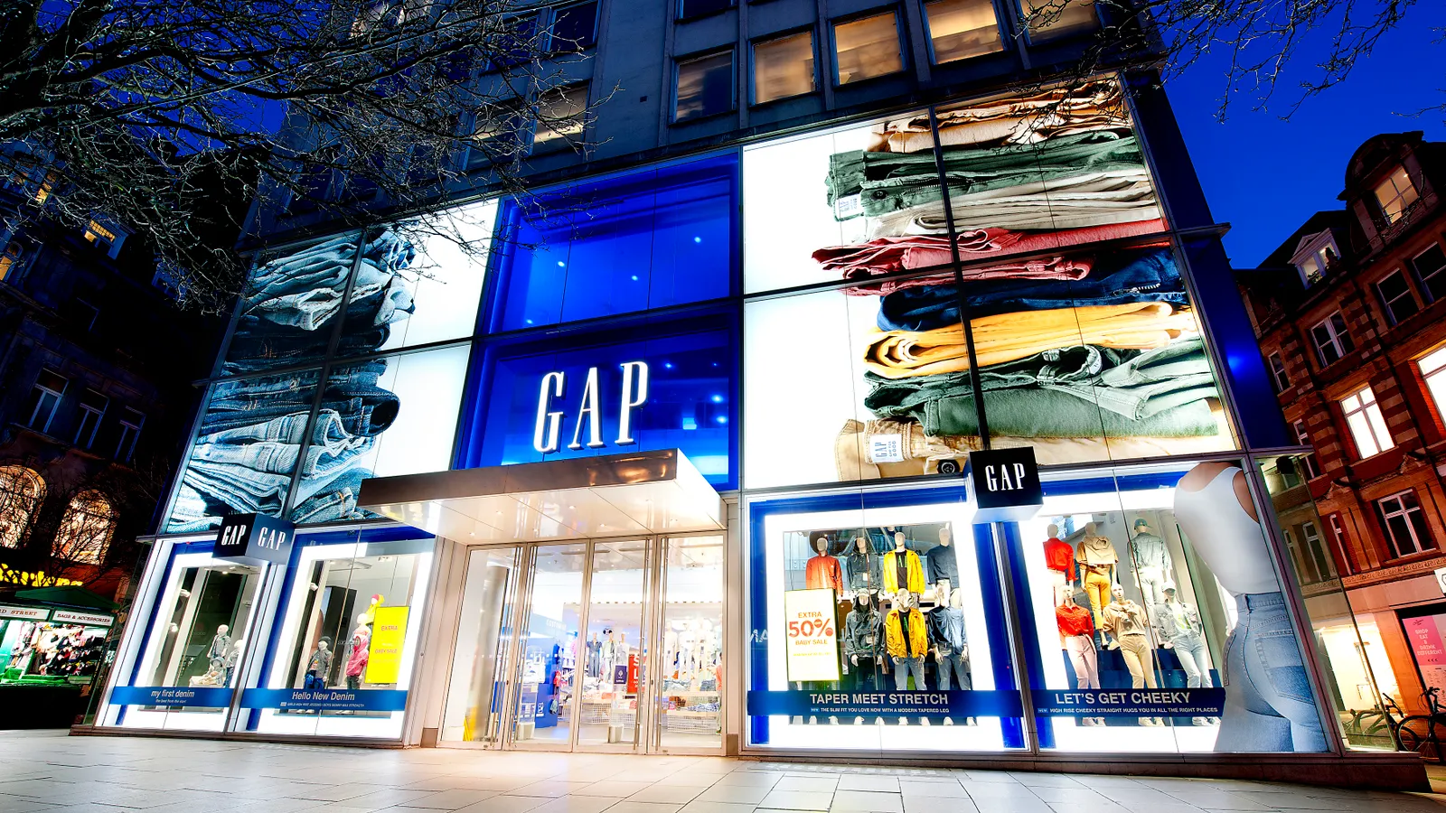 Gap-Specialty-Oxford-Street-Flagship-Store-Exterior